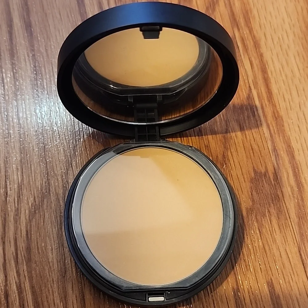 bareMinerals BAREPRO - Picture 3 of 3